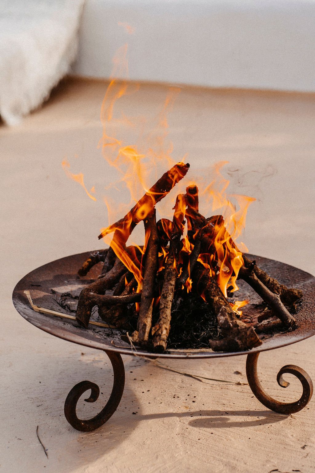 Feuerschale am Abend